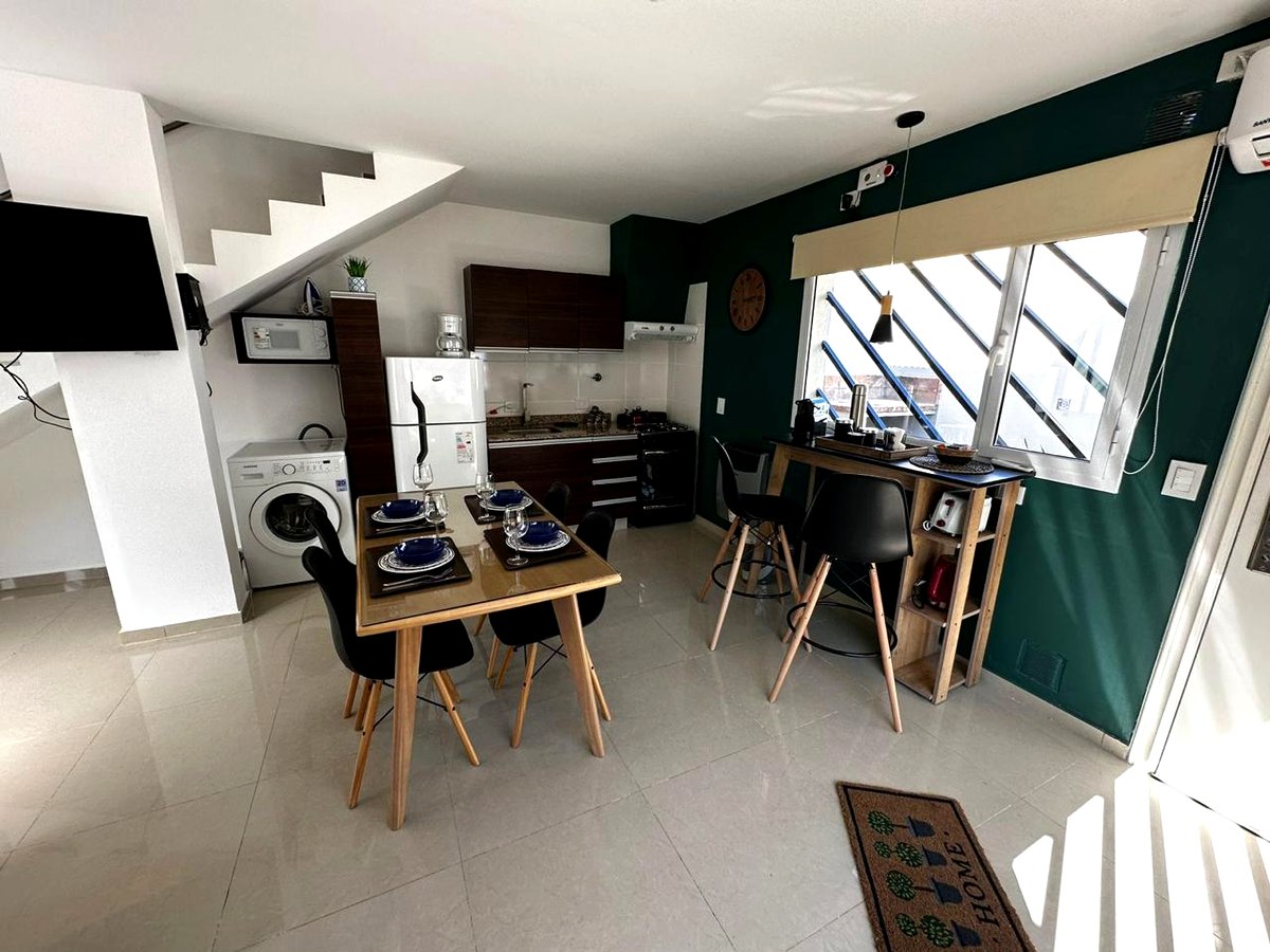 Interior de dúplex construido por GJ Constructora